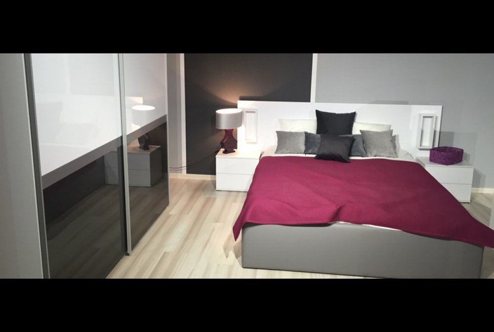 Wardrobes Glossy with sliding doors